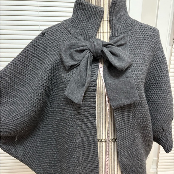 Banana Republic Charcoal Grey Poncho Bow Tie Cardigan extra fine merino wool - Picture 4 of 9